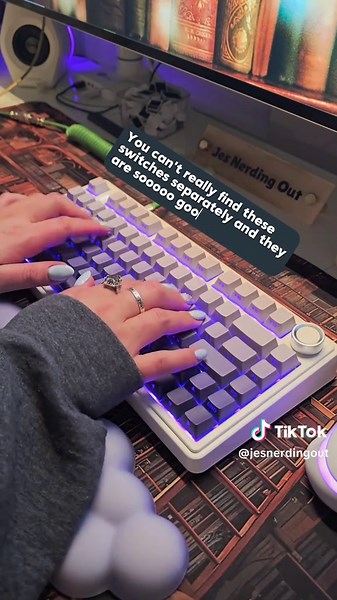 But fr if anyone can find the Leobog star vector switches anywhere on the internet PLZ let me know I love them sm haha and want to try them on some other keyboards but so happy they come stock on this one! #aulaf75pro #keebtok #thocky #thockykeyboard #keyboard #keyboardasmr #typingasmr #mechanicalkeyboard #typing #techtok #techrecs #gaming #gamingontiktok #aula #desksetup #pcsetup #pcgamer #deskaesthetic #asmrtiktok #asmrsounds #toptiernovember #blackfriday #tiktokshopblackfriday #tiktokshopcybe