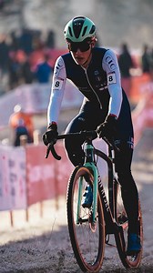 If anyone ever asks you the definition of digging deep, show them this video. 🥵 #CXWorldCup #FLCS | UCI Cyclo-cross World Cup