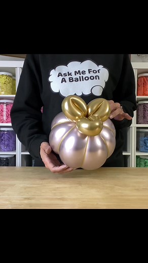 Balloon pumpkin, pink & gold! I used Kalisan balloons, both round & 260 (twisting balloons). I love making these pumpkin balloon decorations! Follow me for tutorials, tips & inspiration 🎈#balloons #balloonsoftiktok #balloonartist #balloonartistsoftiktok #pumpkin #halloween #fall #partyballoons #balloonlife #pumpkindiy #diy #askmeforaballoon