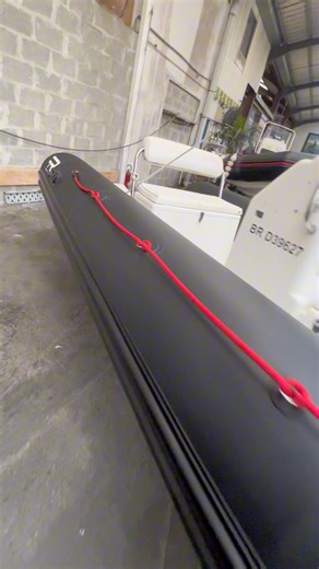 🖤❤️ On présente enfin notre nouveau Flotteur PVC carbone ! Nouveau pour ce BOMBARD EXPLORER 550 ￼by Flotteur Renov’ ! #flotteurrenov #semirigide #refit #pvc #carbone Dépan'Nautic | Flotteur Renov