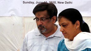 202K views · 530 reactions | Aarushi-Hemraj murder case: Nupur and Rajesh Talwar break down after HC judgment | The Times of India | Facebook