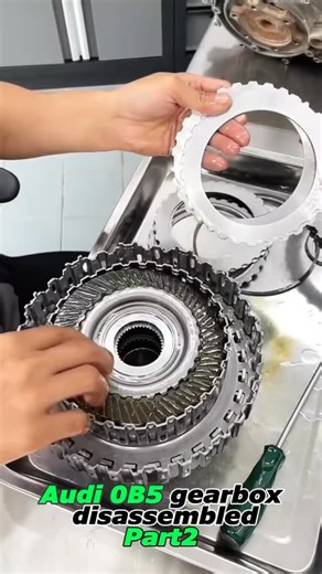 MRFAST on Instagram: "Audi 0B5 gearbox disassemble#Audi #gearbox #disassemble #audi0b5 #fypシ゚viral #fy #fypp"