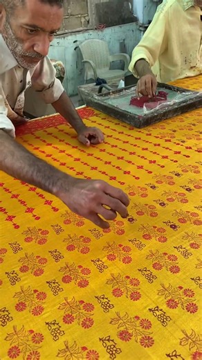 Making colorful block print patterns at home #Art #Handmade