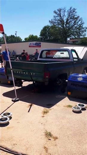 Small block Chevy with Howards cam.