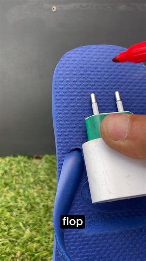35K views · 93 reactions | The flip-flop charger hack Crazy, weird, but it works #USA #DIYHacks #Tips #LifeHack | Do It YourSelf | Facebook