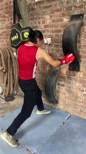 "This Punch Sounds Like a Gunshot! 🔫💥"#boxinglife