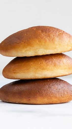 Mon astuce miracle pour remplacer la farine de blé dans TOUTES tes recettes sans gluten ! Un mix ultra simple à préparer chez toi : ➡️ 100g de sarrasin ➡️ 100g de farine de riz ➡️ 100g de fécule de ton choix C’est tout ! Ce mélange magique remplace parfaitement la farine de blé dans presque tous tes gâteaux et pains pour un résultat toujours moelleux et gourmand. 🍞 Tu cherches d’autres astuces sans gluten ? Abonne-toi ! 👇 - 📱Retrouvez tous nos produits sur notre e-shop ! 📦 Livraisons en Belg