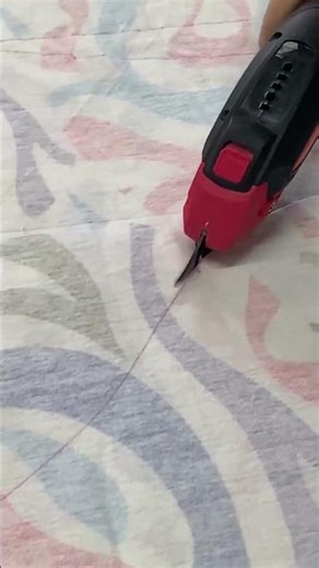 Electric Scissors to Cut Clothes