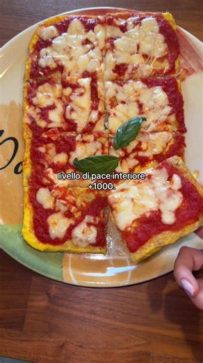Pizza veloce con uova, tonno e mozzarella light al forno 180°C