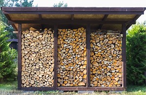 Comment construire un abri (bûcher) pour son bois de chauffage ?