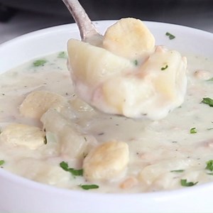 54K views · 154 reactions | Find out how to make thick and creamy clam chowder in your slow cooker! Grab your spoon. Let's dive in. 籠 HOW TO >> https://gatherforbread.com/slow-cooker-clam-chowder/ | Gather for Bread | Facebook