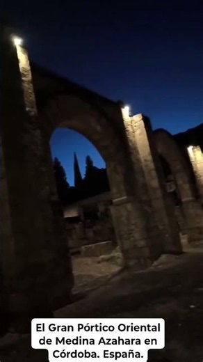 ENTRADA PRINCIPAL Y CEREMONIAL A MEDINA AZAHARA EN CÓRDOBA: EL GRAN PÓRTICO ORIENTAL. España.