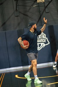 Instagram @stevengarciapr Amados hermanos, cuando tengan que enfrentar cualquier tipo de problemas, considérenlo como un tiempo para alegrarse mucho porque ustedes saben que, siempre que se pone a prueba la fe, la constancia tiene una oportunidad para desarrollarse. Santiago 1:2-3 NTV #probouncebasketball #stevengarciapr | Steven Galagarza