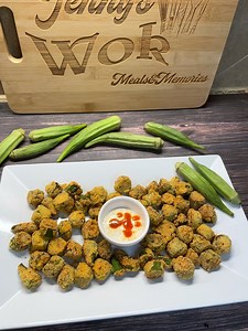 137K views · 1K reactions | SOUTHERN FRIED OKRA 12 young green okra 2 eggs 1 cup cornmeal 1/2 cup flour 4 twig of fresh thyme 1/2 tsp garlic 1/4 tsp white pepper 1/4 tsp paprika 1/2 tsp cajun seasoning oil for frying Method as shown . Enjoy | Jenny’s Wok | Facebook