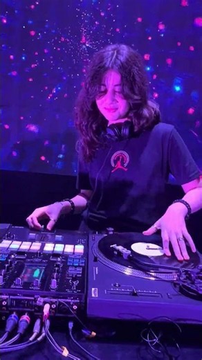 Drum & Bass with scratch 🔥 #drumandbass #dj #scratch #scratching #djmichelle #djay