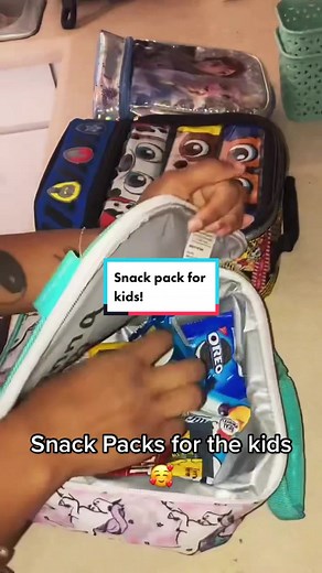 Snack packs for the museum! ✨ #greenscreenvideo #momlife #kidsnack #lunchbox #momsoftiktok #mom #snackpack #kidstiktok #fypシ #fypage