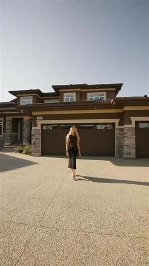 CASA 🔑 on Instagram: "@Kaitlyn.Gottlieb showcases this walkout estate tucked into a quiet Westpointe cul-de-sac, where refined craftsmanship meets ravine-side living. Designed for both everyday comfort and elevated entertaining, the home flows from a serene main-level primary suite to a showpiece lower level with wine room, theatre, gym, and covered patio, all set against direct access to river valley trails and a coveted neighborhood setting. #LuxuryRealEstate #DesignDriven #EstateLiving #Arch