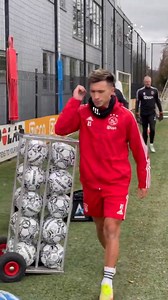 6.2M views · 55K reactions | ¡LO EXTRAÑAN! Ajax recordó esta gran maniobra de Lisandro Martínez en el entrenamiento. ️ @afcajax | SportsCenter ESPN | Facebook