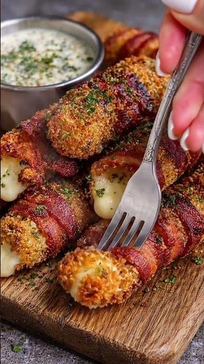 🧀🥓 Crispy Bacon Cheese Sticks (Fried Mozzarella Wraps)