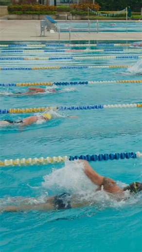 Train for chaos. Add small problems on purpose so race day never catches you off guard. Missed turns, foggy goggles, rough starts, handle it in training, own it in the race. Follow for more @effortlessswimming #swimchallenge #swimmingcoach #swimmersproblems #swimmersproblems | Effortless Swimming