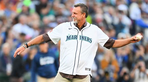 Watch Mariners' Randy Johnson throw out first pitch before ALCS Game 3