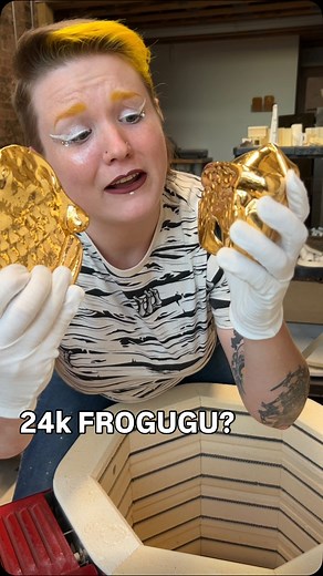 ✨Fancy Frogs✨ . #Goldluster #lusterfiring #frogsculpture #kilnopening #frogart | Kalliope Yvonne Ceramics