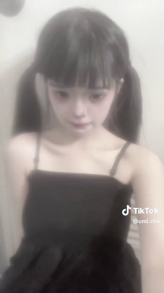 How to Cut Micro Bangs at Home: A Step-by-Step Guide