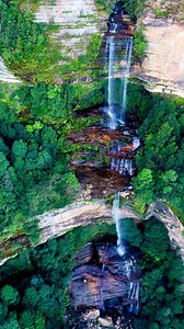 A view from the Skyway of Katoomba Falls ...once only possible for our fine feathered friends! 📷: IG @thebantravel | Scenic World Blue Mountains