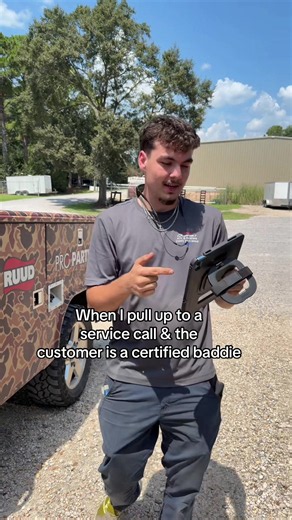 When You Pull Up to a Service Call & the Customer is a Baddie