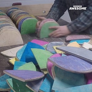 434K views · 577 shares | Did you know old skateboards can be re-made into gorgeous guitars? Check out the new People Are Awesome series, The Upcycle! We're taking you on a journey of recycled materials' second life, new on Fridays. See the complete episode 1 in our videos now! Make sure to check out the creators featured in this episode: IG: second_shot IG: AdrianMartinus | People Are Awesome | Facebook