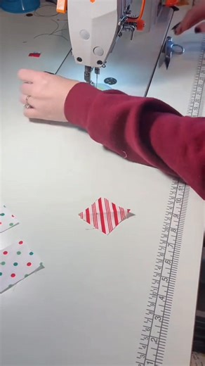 43K views · 234 reactions | Christmas gift quilt block! Video by Laura   #christmas #sewing #quilttok | Quilt Patterns PDF | Facebook