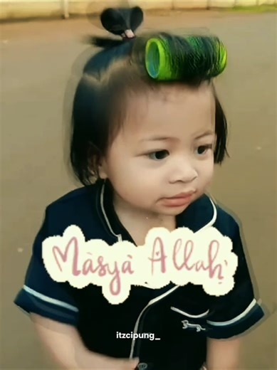 Gaya Roll Rambut dan Daster Mini ala Ranayma