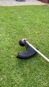 Easy Load Trimmer Head- load in under 30 seconds. Holds 7.6m of 2mm line, holds 6m of 2.4mm line! M18 FUEL™ Outdoor Power Head with Line Trimmer Attachment >> https://bit.ly/3AvlgFB 📸 @the_melbourne_lawnie #NothingButHeavyDuty #TeamMilwaukee | Milwaukee Tools Australia