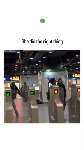 KNOWLEDGE on Instagram: "The video, filmed at Paris Métro's Châtelet station on 14 January 2026, shows a woman in yellow shoes confronting and grabbing orange bags from a group of apparent shoplifters attempting to flee with stolen goods. Posted by @HumansNoContext , it amassed 5.6 million views and 85,000 likes within days, with replies praising her bravery as a rare example of bystander intervention against retail theft. Such acts underscore rising petty crime in Paris public transport, where 