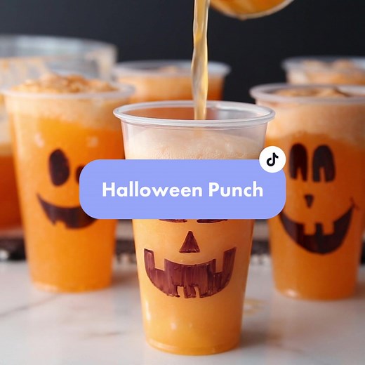 Halloween Punch: a delicious halloween punch recipe for kids to enjoy! These do it yourself Jack-O-Lantern cups are perfect for holding this party punch! #kidscrafts #fallactivities #funforkids #craftsforkids #kidscrafts101 #halloween #halloweenfood #halloweentreats