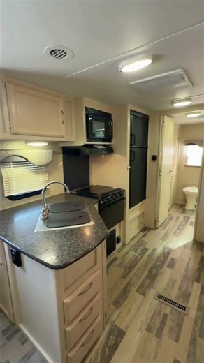 2018 Winnebago Minnie 2210DS Travel Trailer for Sale | Lightweight Camper