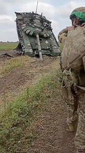 T-72B3 ยูเครน เหยียบรถ MRAP🇺🇦😅 T-72B3 crushes friendly MRAP🇺🇦🤣 #Tank #ukrainewar #ทหาร #military #conflictresolution | Combat.Footage.TH