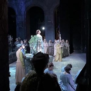 Norma invoca la luna, la dea della notte 🌙 #castadiva , un assaggio dalla prova generale. Gilda Fiume 💛 Norma vi aspetta da sabato 12 marzo per sei recite. #teatroregiotorino #norma #bellini #opera | Teatro Regio Torino
