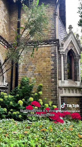 Love this hidden village in London. Have you seen it? #Highgate #London #Travel #LondonTok #ThingsToDoInLondon #PlacesToVisit