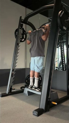 Mollets debout à la smith machine (tutoriel)