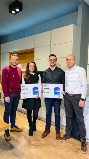 ALIN MODERNÍ BYT - KUCHYNĚ & NÁBYTEK on Instagram: "Z Pardubic a Hradce… až na dovolenou. ✈️ Naši klienti s objednávkou nad 200 000 Kč soutěžili o 2× zájezd za 50 000 Kč a tady jsou vítězové. Děkujeme za důvěru!"