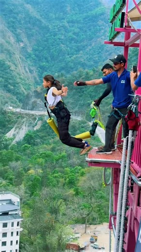 Bungyjump #motivation #shortsvideo #viralshorts #trendingshorts #bungeejumping #adventure