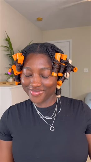 Tierra B. | 2026 Bride 💍 on Instagram: "hiiiii, I’m Tierra and I love me a good ole braid and curl!! It doesn’t matter if it’s on stretched or freshly washed hair, the results will always eat down 🤭 (not to mention who doesn’t love length + definition all in one?!) #type4hair #naturalhair #braidandcurl"