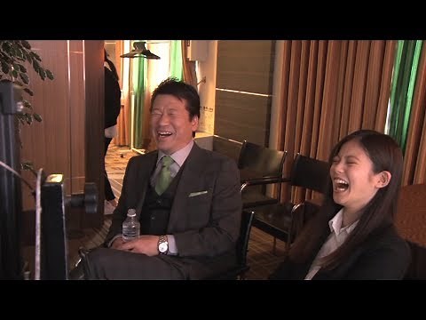 今田美桜、佐藤二朗のアドリブ演技に笑いこらえられず!? 『どんなときもWiFi』新WEB-CM「どんなときも捜査官24時」無制限篇・海外篇＆メイキング