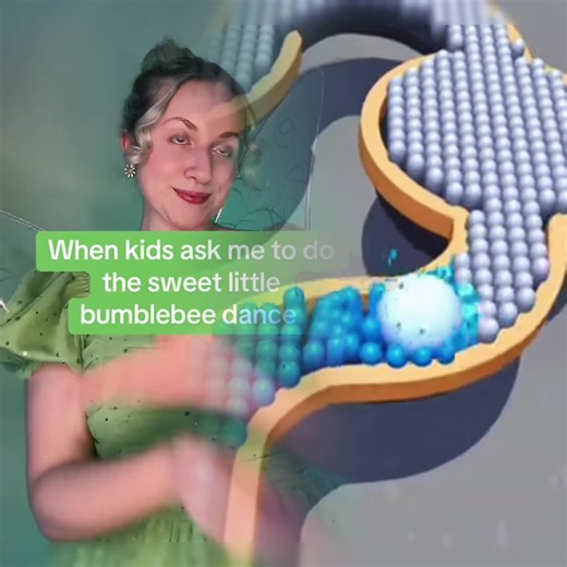 I didn’t know there was a new bumblebee dance 😂🐝 #bumblebeedancetrend #2020dance #sweetlittlebumblebee