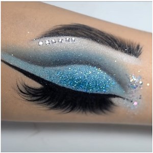 463K views · 1.5K reactions | Push that creativity button to MAX with this hand art in BLUE! | MetDaan Creative | Facebook