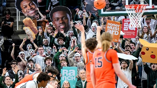 Illinois falls in top 25 college basketball poll