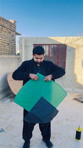 Flying beautiful design green color kite 😍 #monokitefighter #kiteflying #kiteground