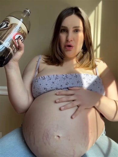 preggo gassy #preggo #pregnant #bigbelly #bellystuffing #feeder