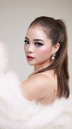 Stylish Outfit Lookbook: Fashion Poses and Styles